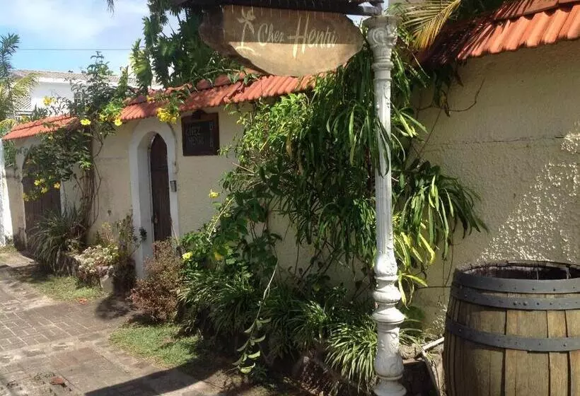 پانسیون Chez Henri