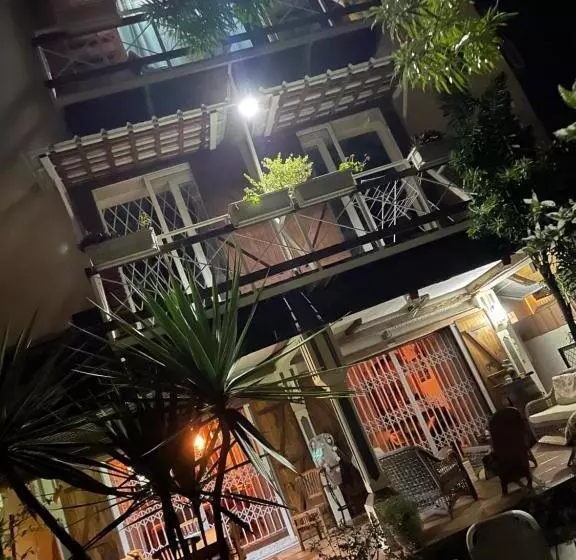 پانسیون Chez Henri