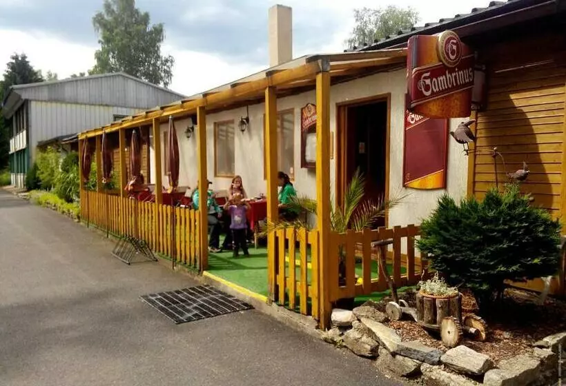 Majatalo Penzion Na Srubech