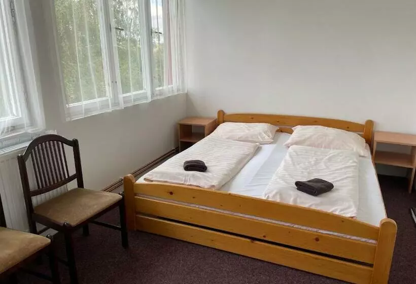 Majatalo Penzion Na Srubech