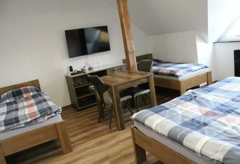 Majatalo Penzion U Kapličky