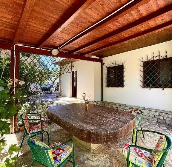 Majatalo Stone Villa Shengjin