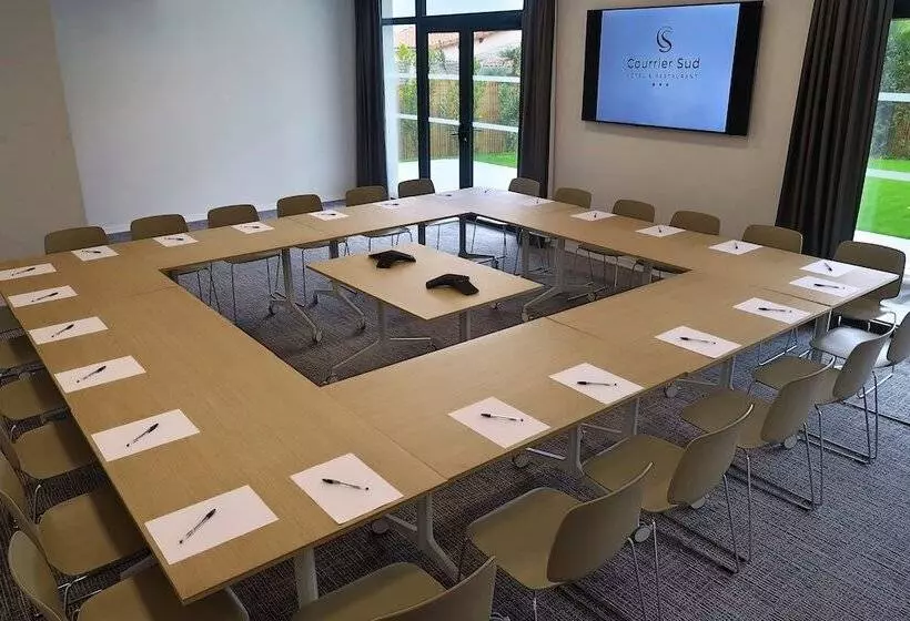 Hotelli Courrier Sud