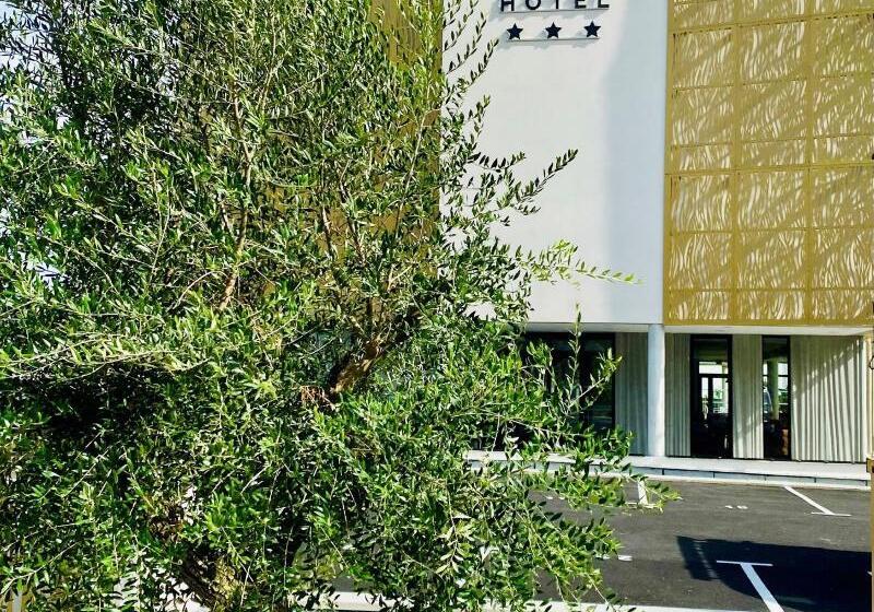 فندق Courrier Sud