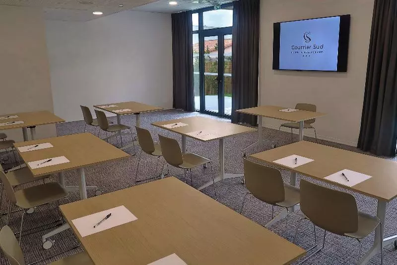 Hotelli Courrier Sud