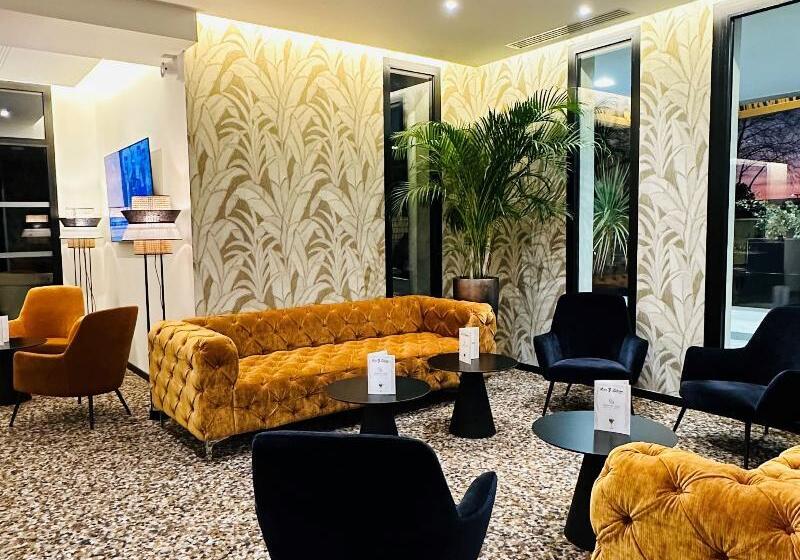 فندق Courrier Sud