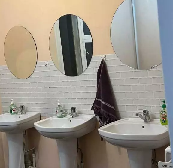 カプセルホテル Hostel Edem Bishkek