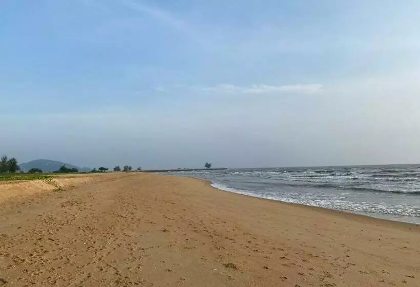 ペンション The Sunrise Beach Cafe And Guesthouse