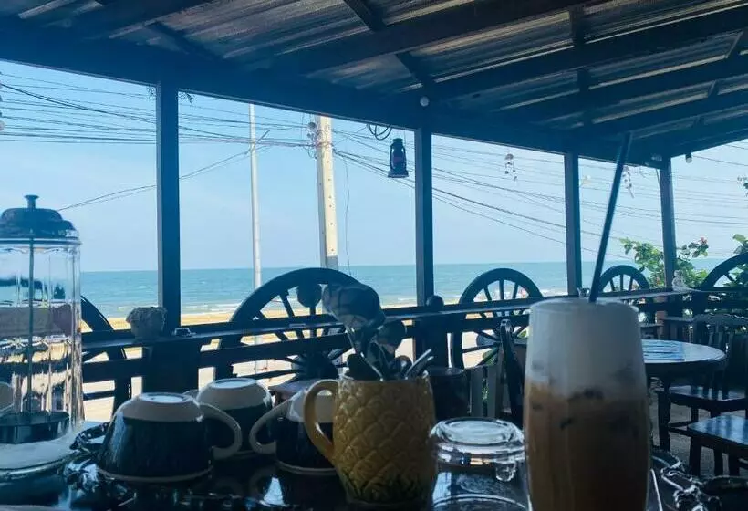 ペンション The Sunrise Beach Cafe And Guesthouse