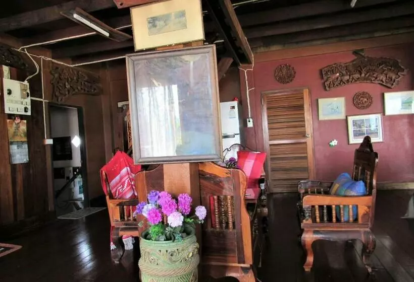 ペンション The Sunrise Beach Cafe And Guesthouse