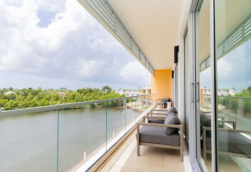 استراحتگاه One Canal Point