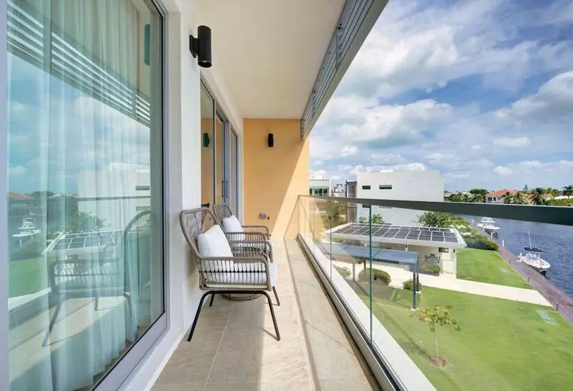 استراحتگاه One Canal Point