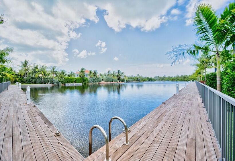 استراحتگاه One Canal Point