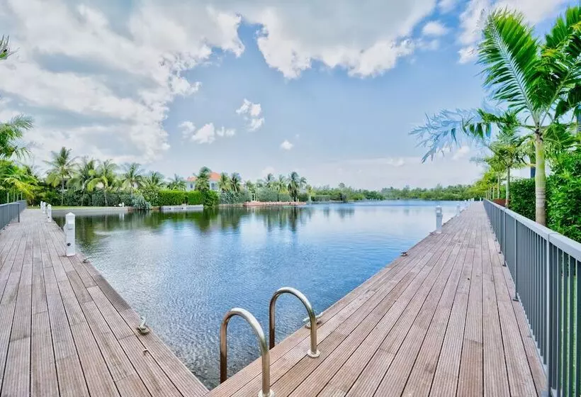 استراحتگاه One Canal Point