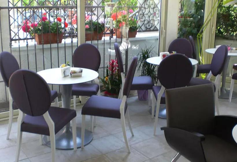 تختخواب و صبحانه Olive Garden