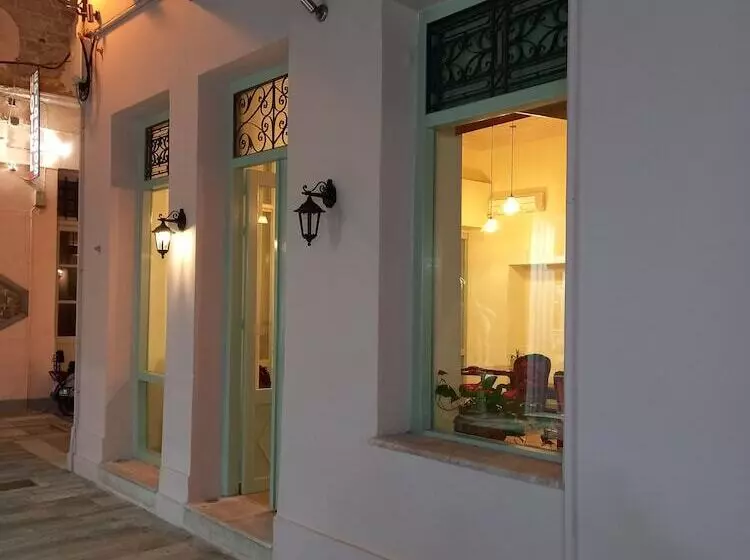 فندق Andromeda Suites