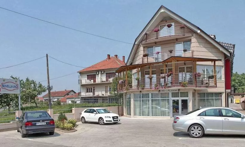 هتل Novella Uno