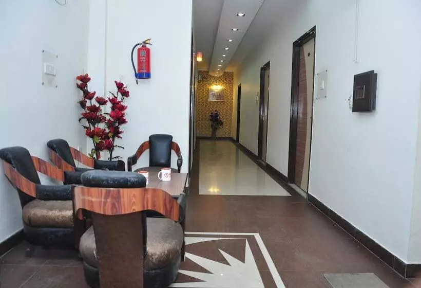 Отель Oyo Rooms Regent Cinema Chowk