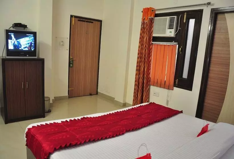 Отель Oyo Rooms Regent Cinema Chowk