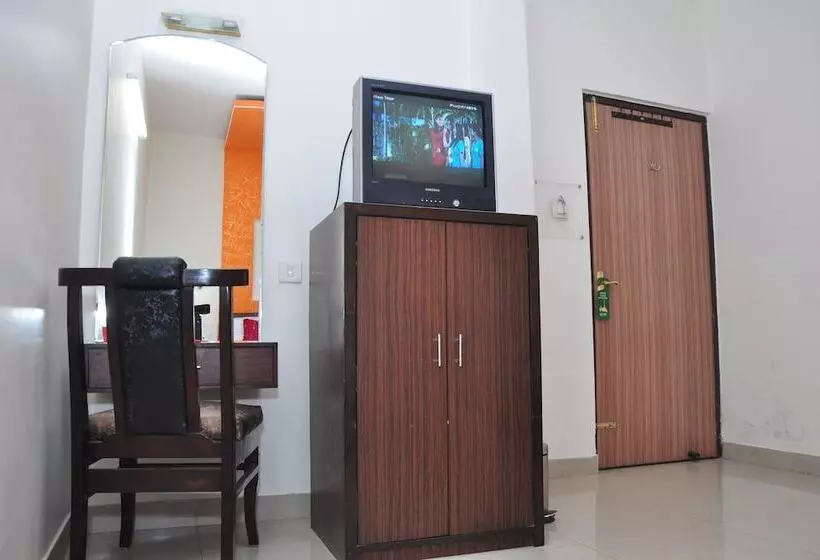 Отель Oyo Rooms Regent Cinema Chowk