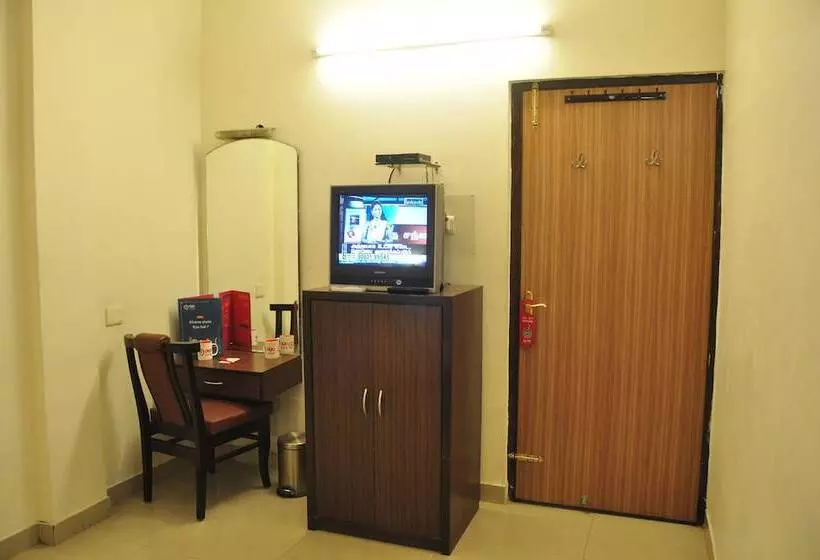 Отель Oyo Rooms Regent Cinema Chowk