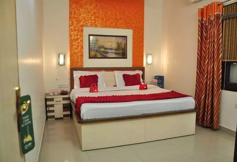 Отель Oyo Rooms Regent Cinema Chowk