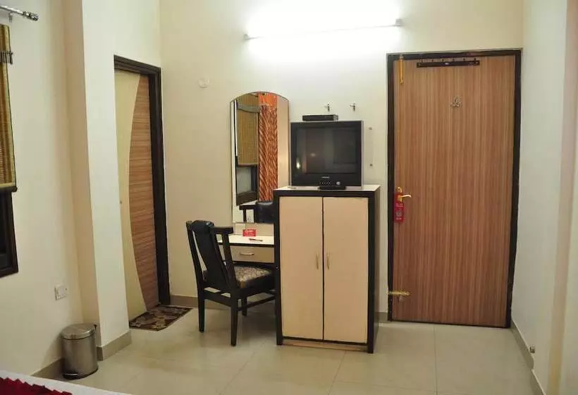 Отель Oyo Rooms Regent Cinema Chowk