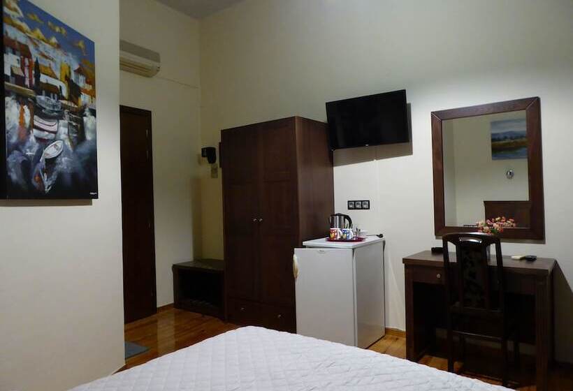 בית מלון כפרי Sea Front Old Town