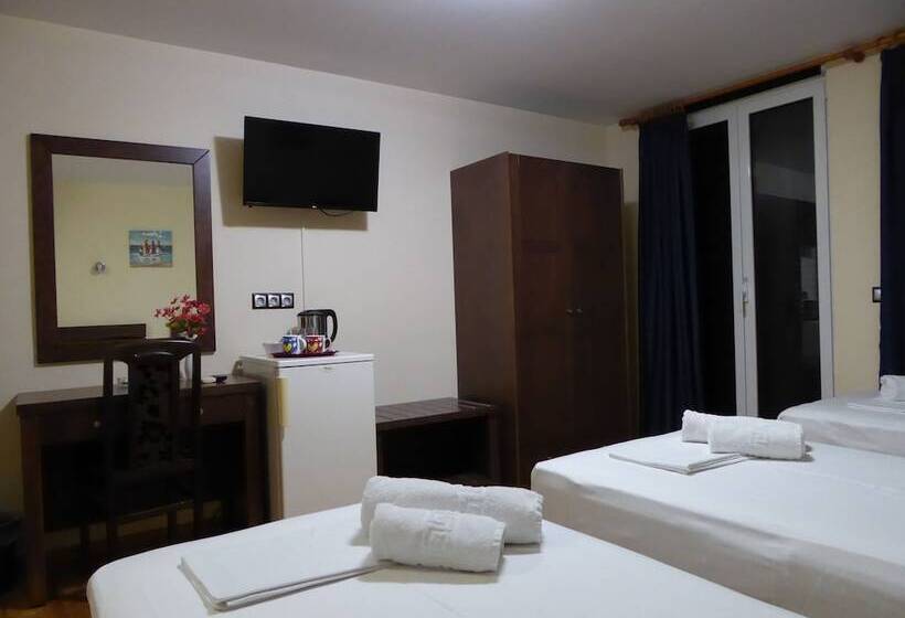 בית מלון כפרי Sea Front Old Town