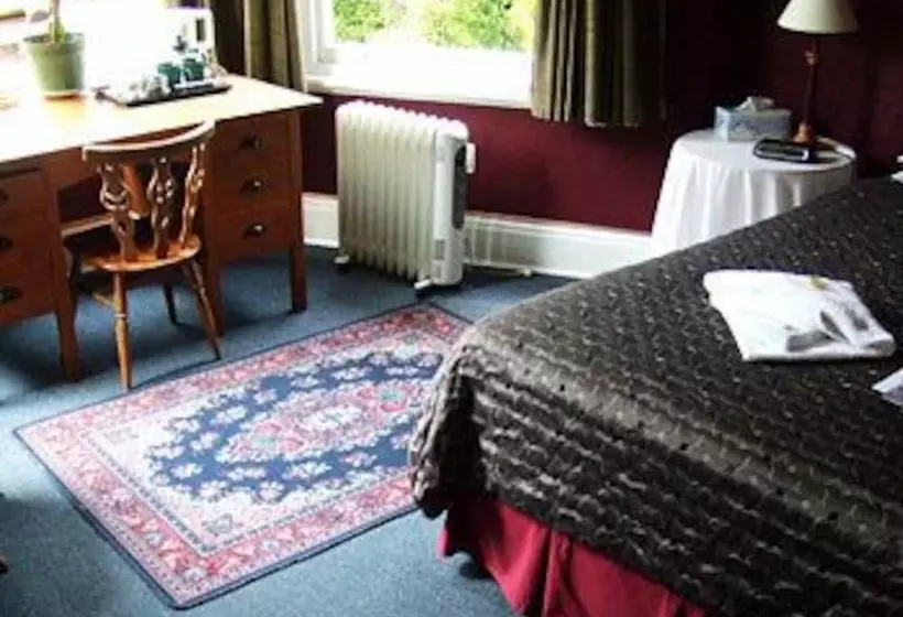 Hulmes Court Bed & Breakfast