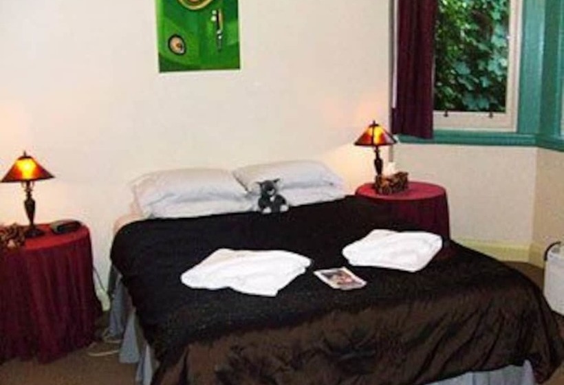 Hulmes Court Bed & Breakfast