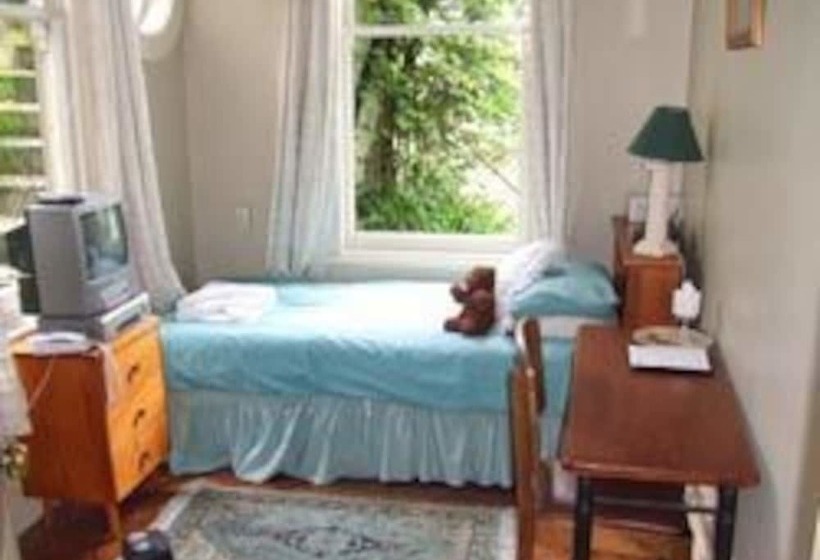 Hulmes Court Bed & Breakfast