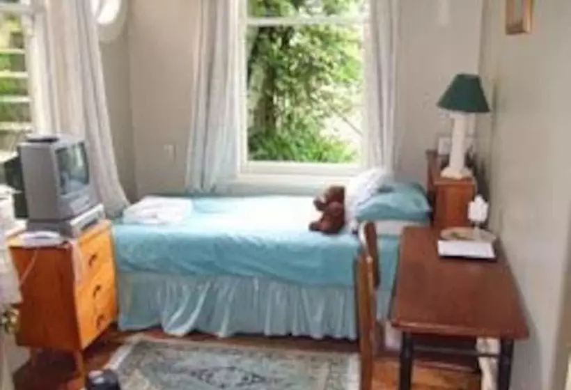 Hulmes Court Bed & Breakfast