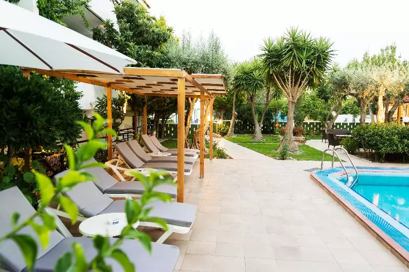 Terinikos Sunny Garden Hotel Junior Suites