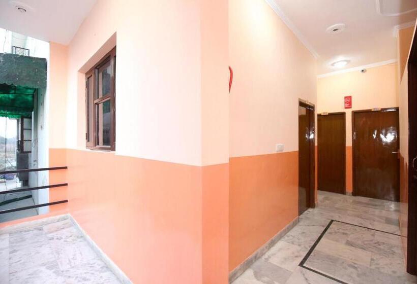 호텔 Oyo 11886 Crystal