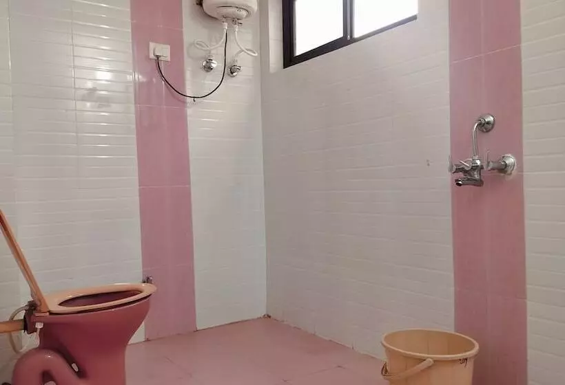 Hotelli Pink White