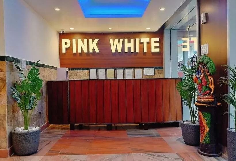 Hotelli Pink White