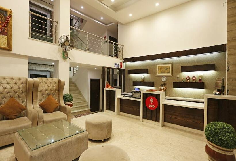 Collection O 8479 Hotel Ambience