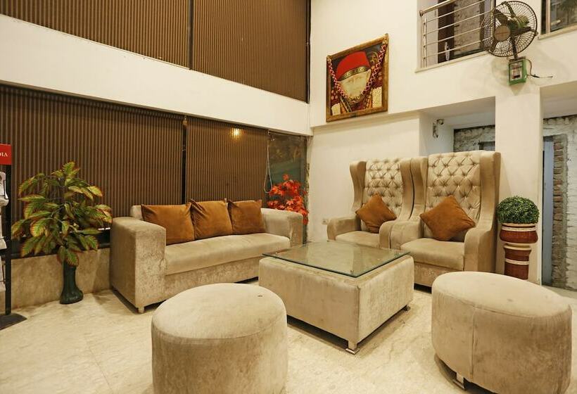 Collection O 8479 Hotel Ambience