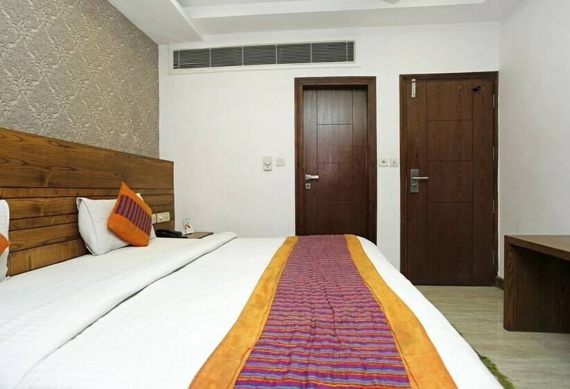 Collection O 8479 Hotel Ambience