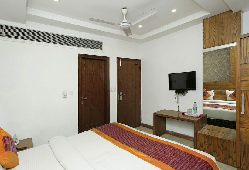 Collection O 8479 Hotel Ambience