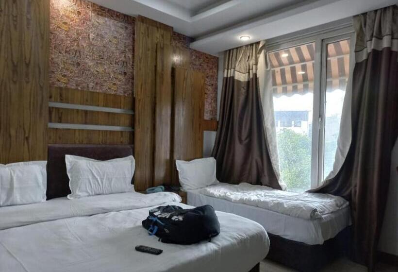 Collection O 8479 Hotel Ambience