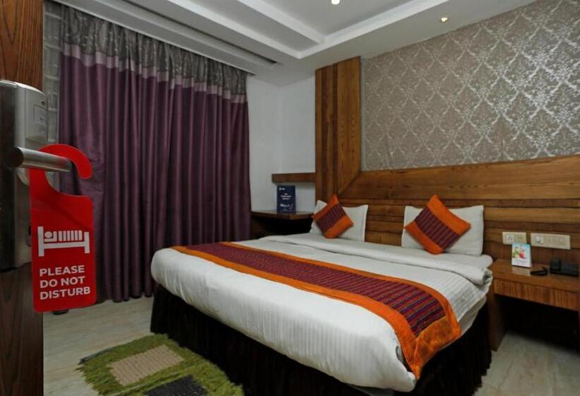 Collection O 8479 Hotel Ambience