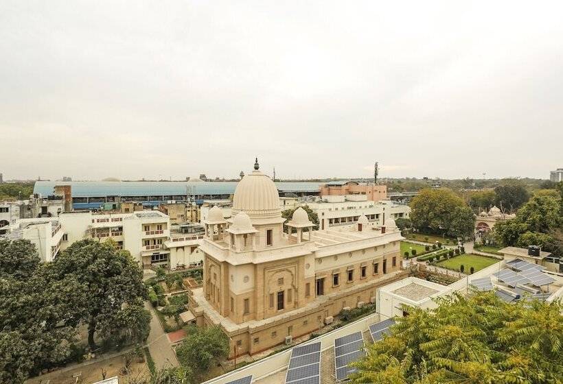 Collection O 8479 Hotel Ambience