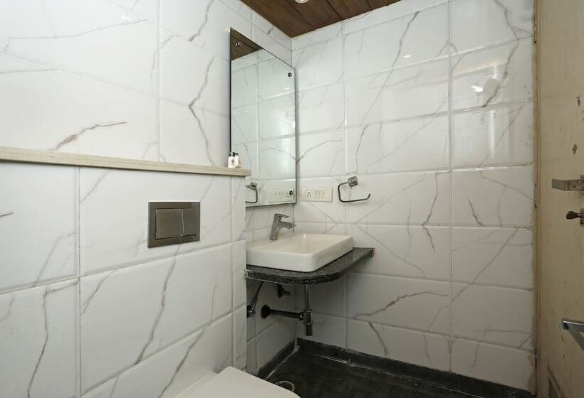 Collection O 8479 Hotel Ambience