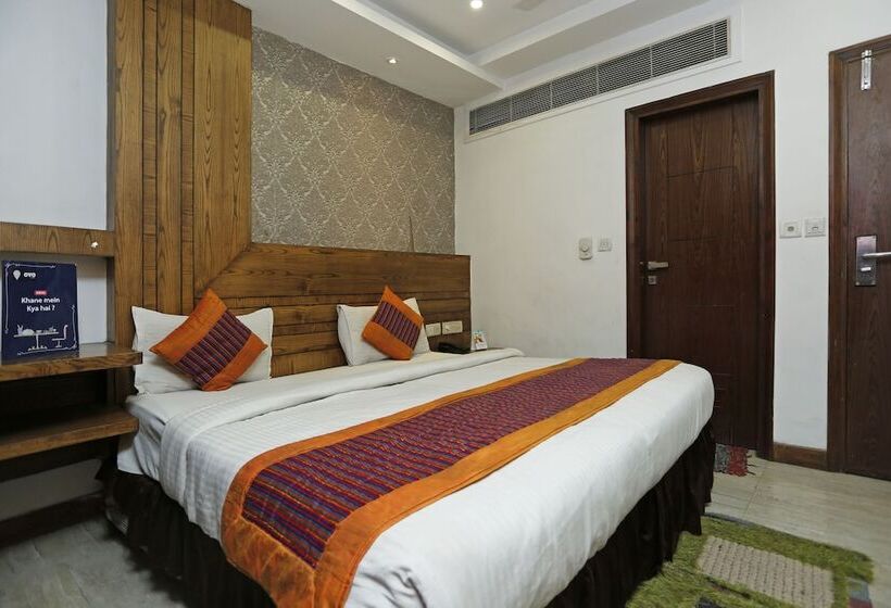 Collection O 8479 Hotel Ambience