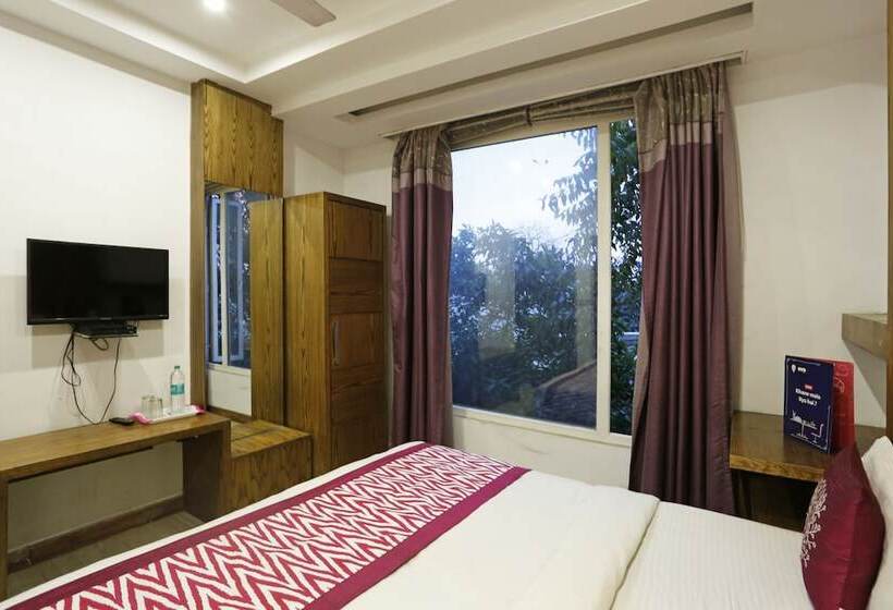 Collection O 8479 Hotel Ambience