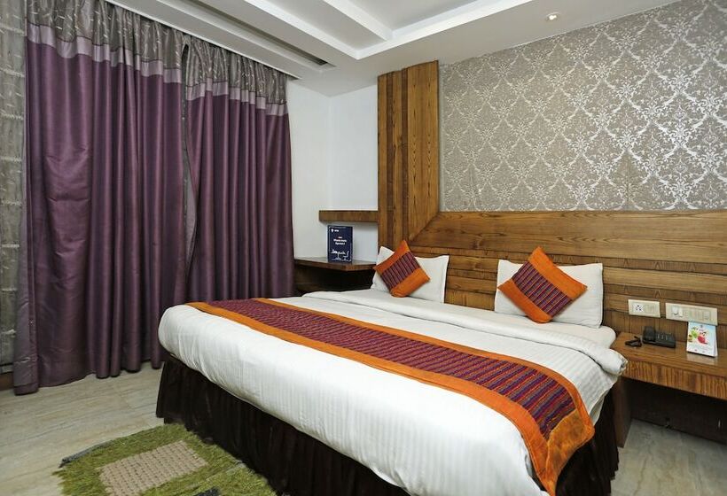 Collection O 8479 Hotel Ambience