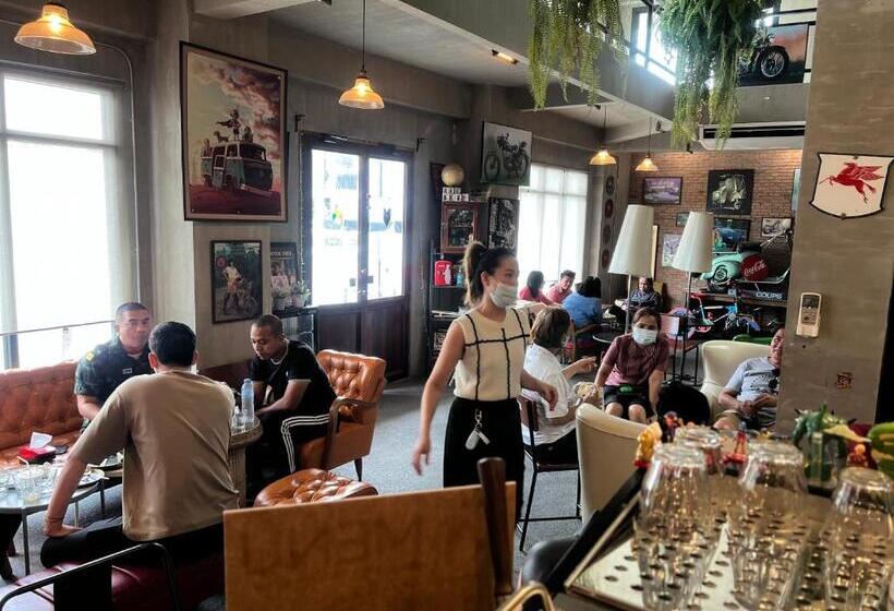 Labkoff Cafe And Hostel