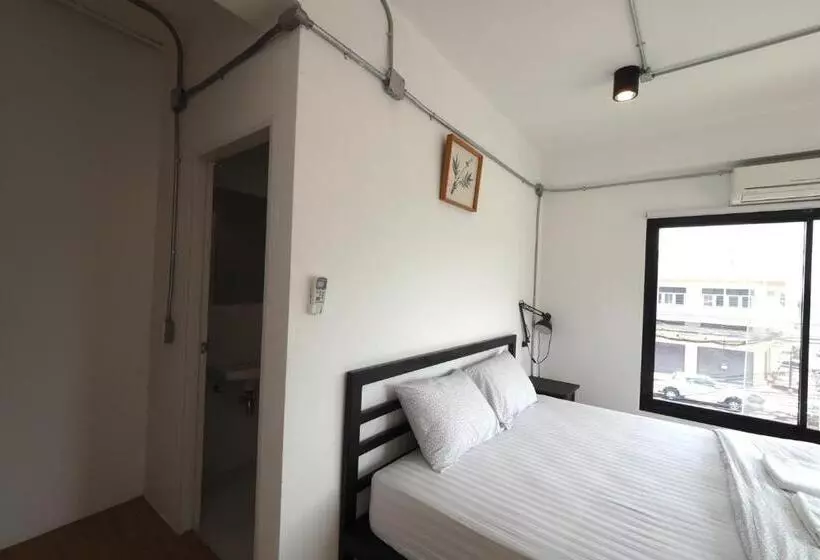 Labkoff Cafe And Hostel